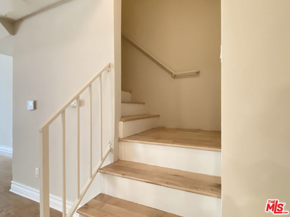 1227 Granville Avenue 104 Property Photo 10