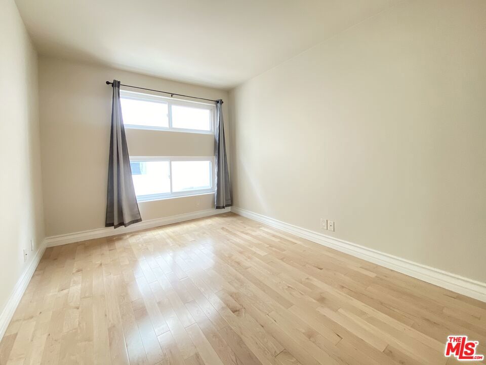 1227 Granville Avenue 104 Property Photo 15