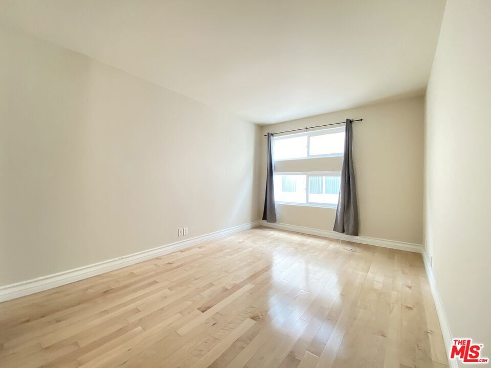 1227 Granville Avenue 104 Property Photo 18