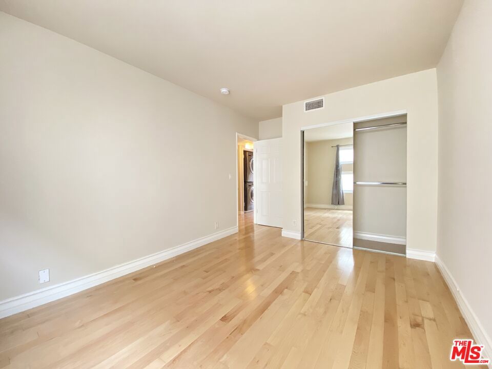 1227 Granville Avenue 104 Property Photo 19