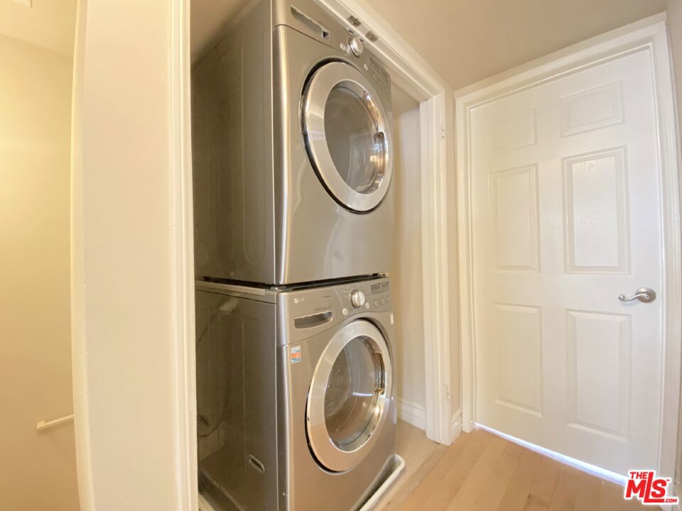 1227 Granville Avenue 104 Property Photo 20