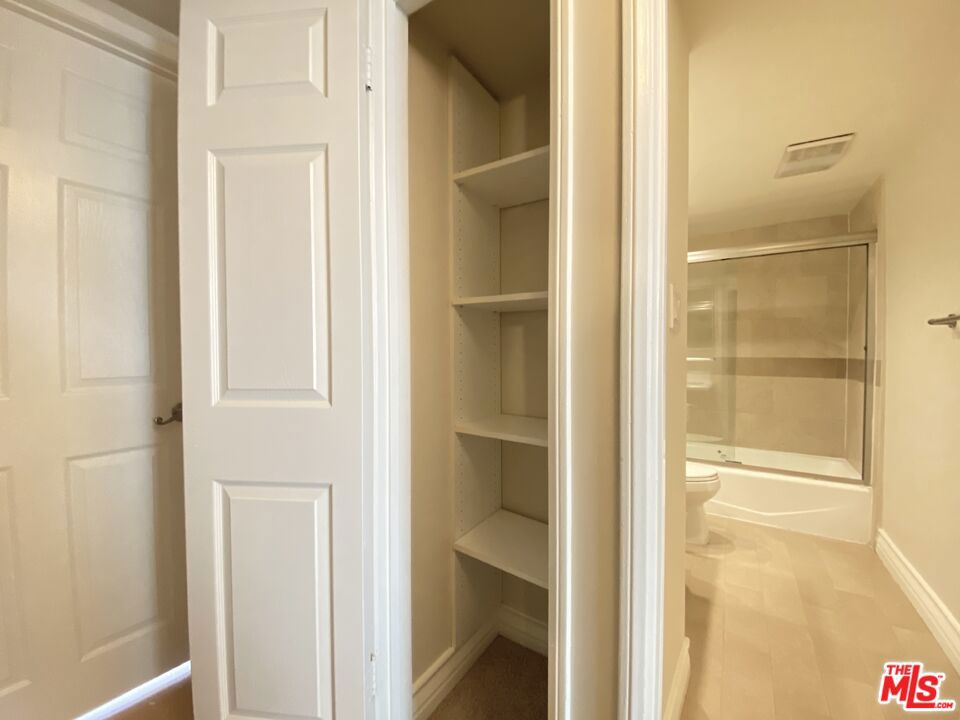 1227 Granville Avenue 104 Property Photo 21