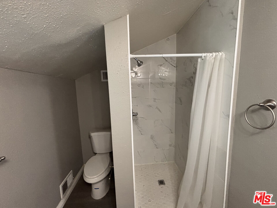 1000 N Sloan Avenue Property Photo 19