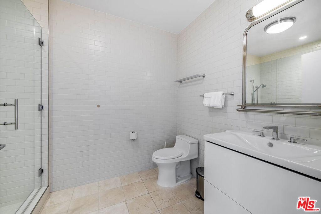 10800 Wilshire Boulevard 1101 Property Photo 23