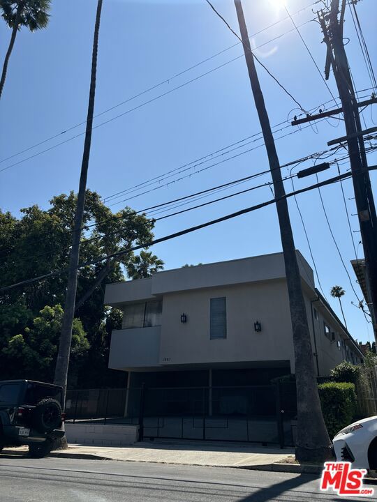 1807 Taft Avenue 2-3 Property Photo 1