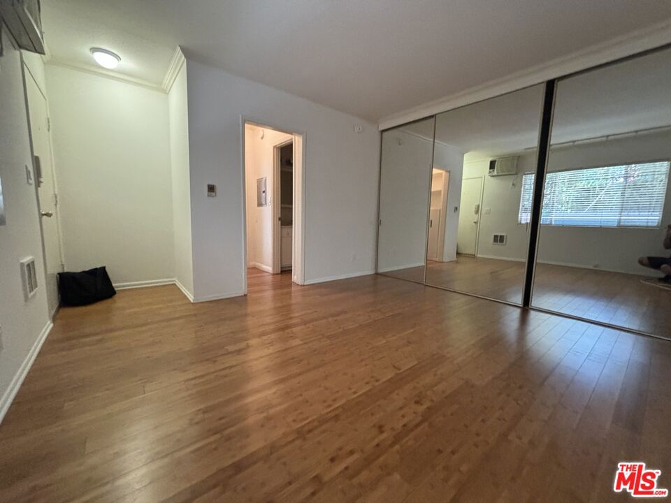 1807 Taft Avenue 2-3 Property Photo 5