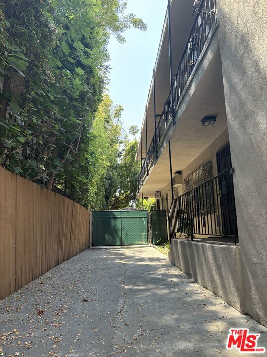 1807 Taft Avenue 2-3 Property Photo 32