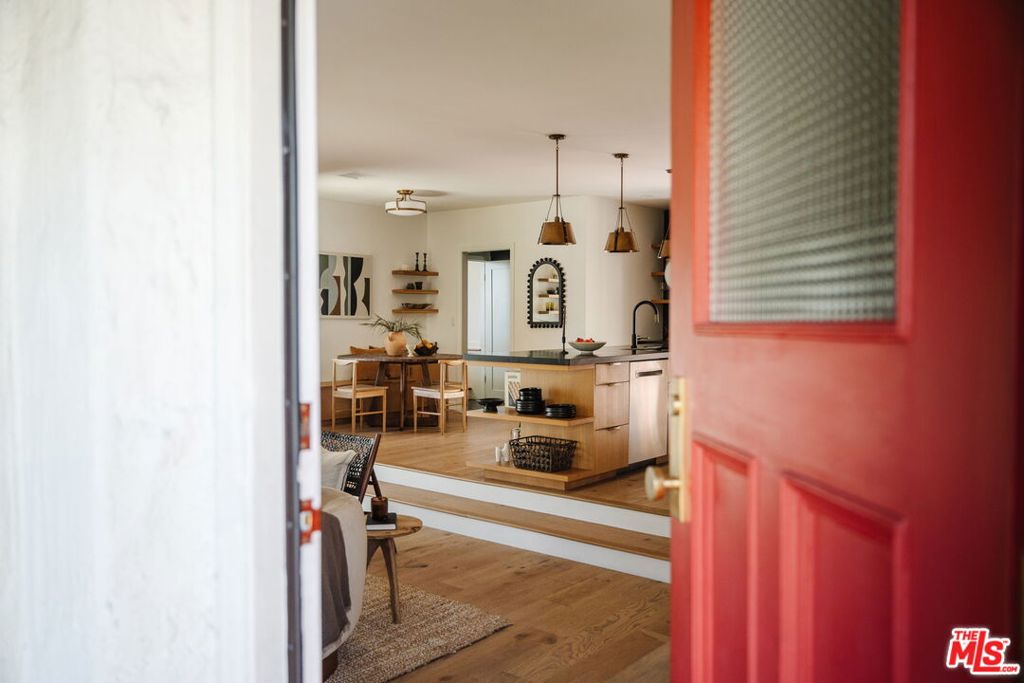 3221 Griffith Park Boulevard Property Photo 3