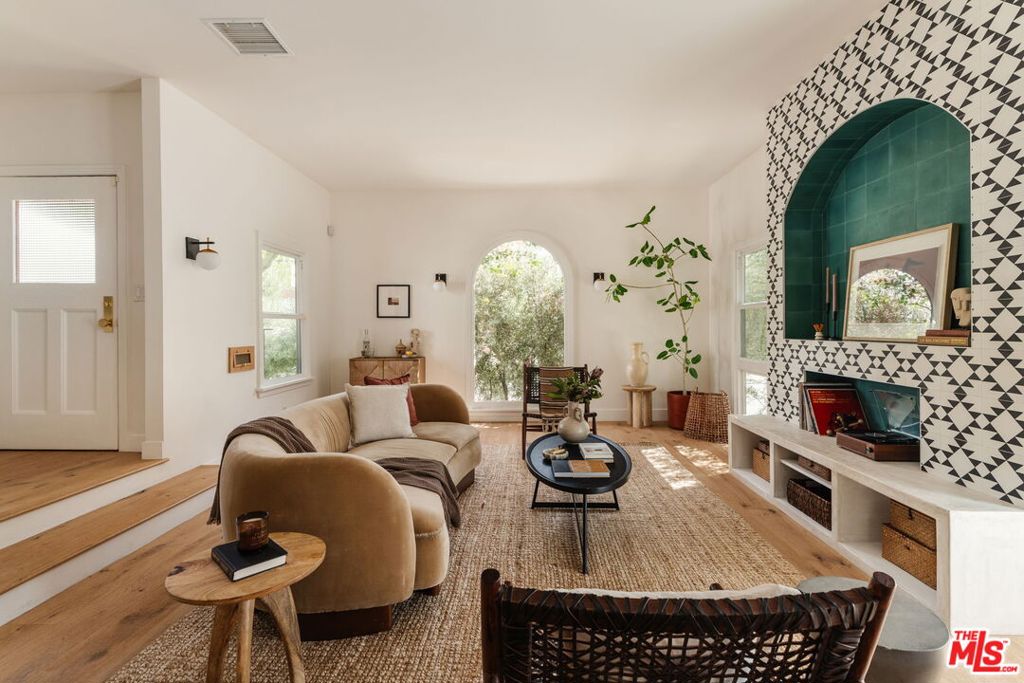 3221 Griffith Park Boulevard Property Photo 4