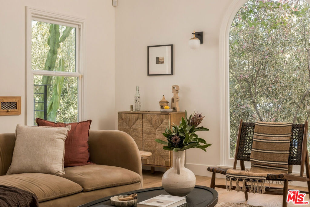 3221 Griffith Park Boulevard Property Photo 6