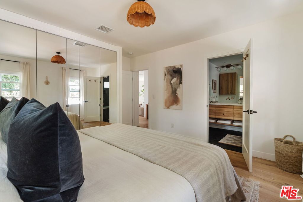 3221 Griffith Park Boulevard Property Photo 20