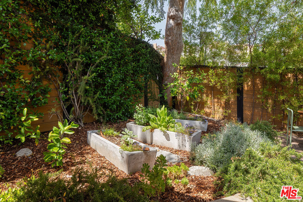 3221 Griffith Park Boulevard Property Photo 41