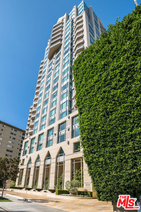10727 Wilshire Boulevard 502 Property Photo 2