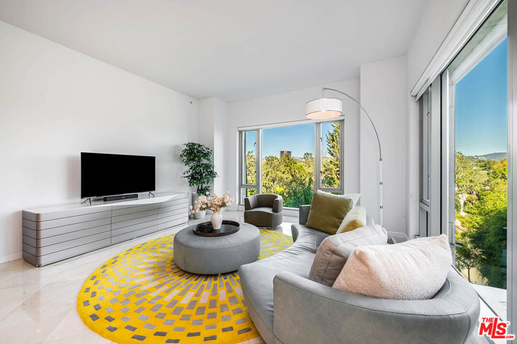 10727 Wilshire Boulevard 502 Property Photo 12