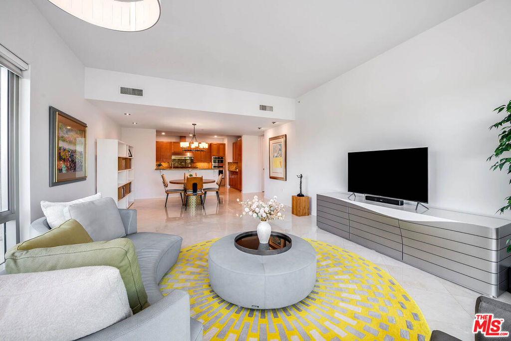 10727 Wilshire Boulevard 502 Property Photo 13