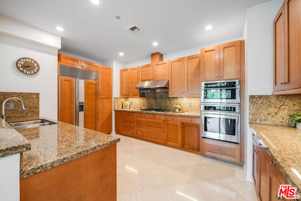 10727 Wilshire Boulevard 502 Property Photo 15
