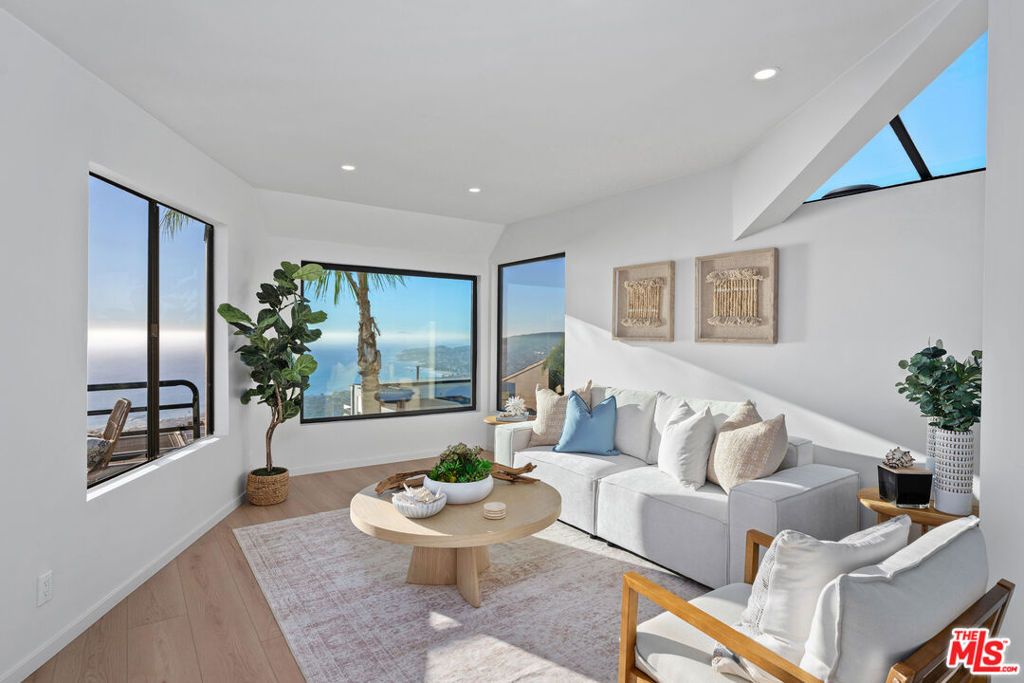 1130 Del Mar Avenue Property Photo 5
