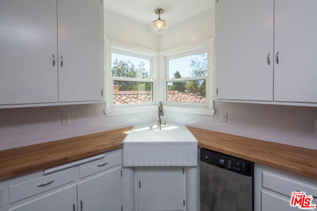 2117 Alcyona Drive Property Photo 8