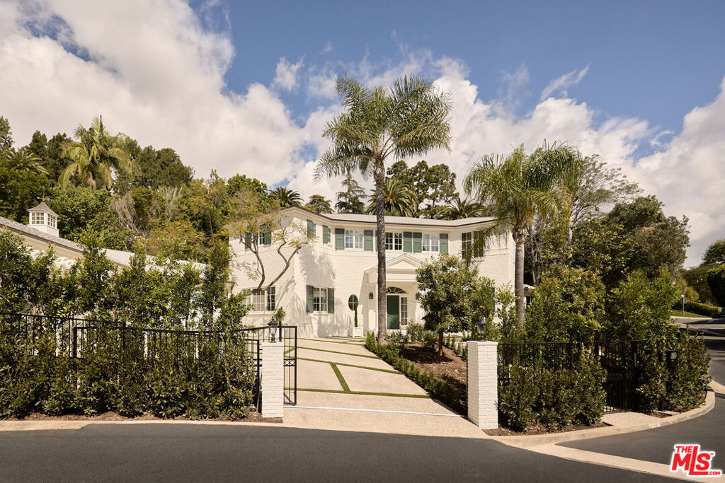 31 Oakmont Drive Property Photo