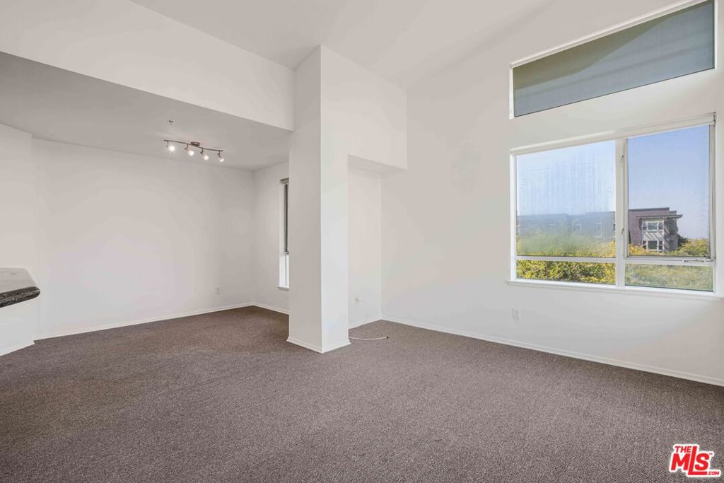 6400 Crescent Parkway 424 Property Photo 9