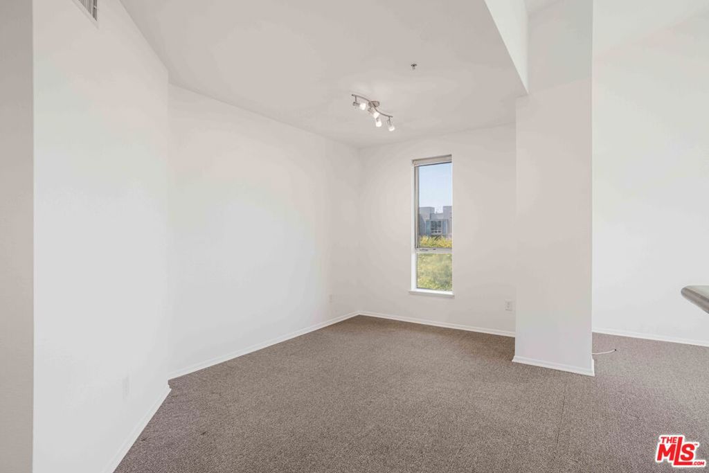 6400 Crescent Parkway 424 Property Photo 11