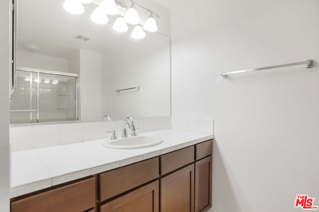 6400 Crescent Parkway 424 Property Photo 17
