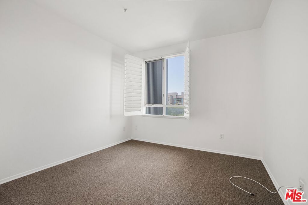 6400 Crescent Parkway 424 Property Photo 18