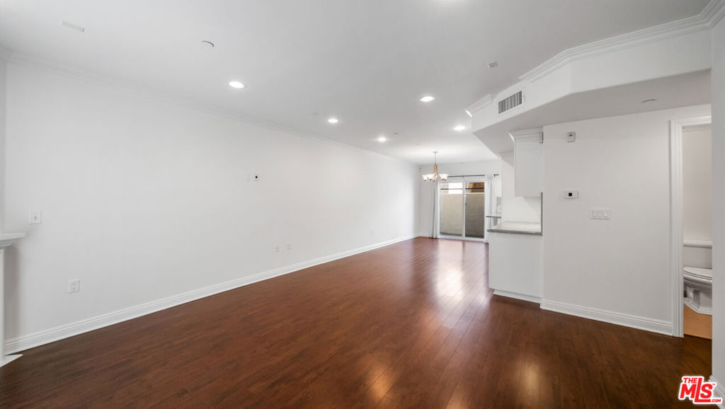 1529 S Beverly Drive 4 Property Photo 3