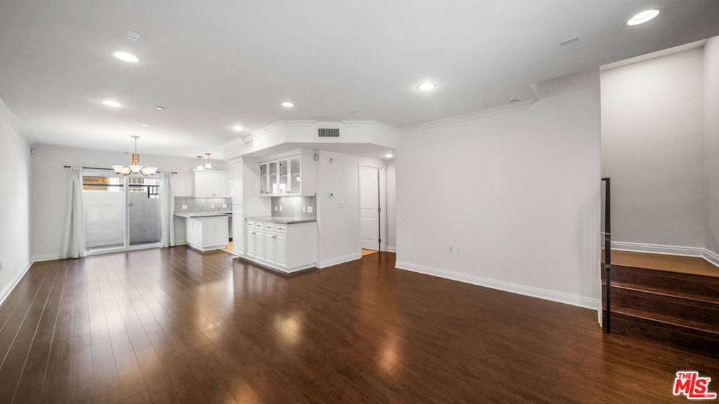 1529 S Beverly Drive 4 Property Photo 5