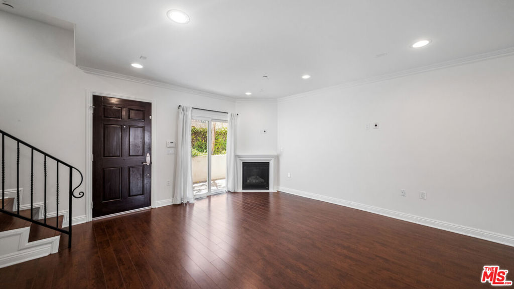 1529 S Beverly Drive 4 Property Photo 11