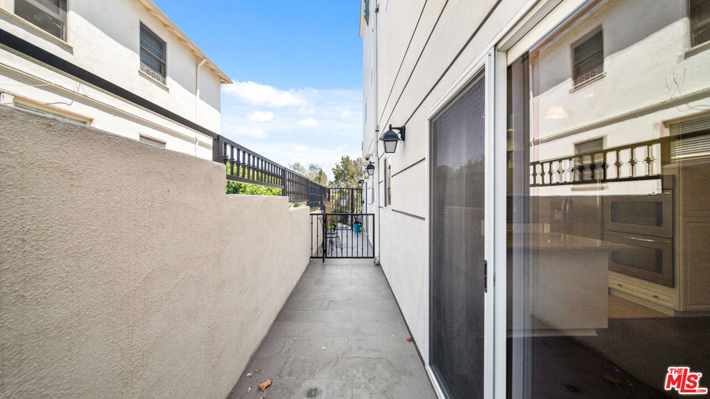 1529 S Beverly Drive 4 Property Photo 12