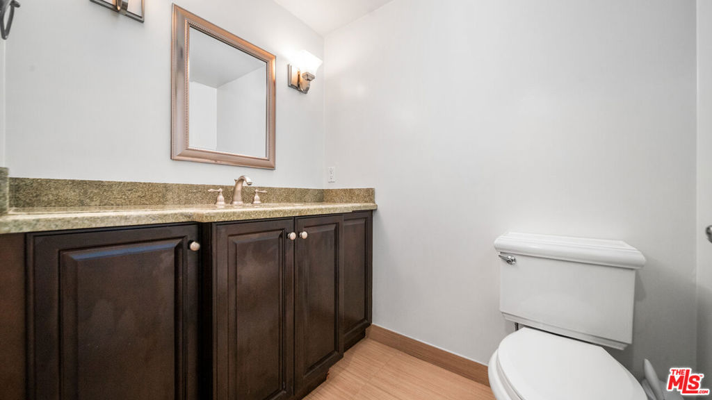 1529 S Beverly Drive 4 Property Photo 14