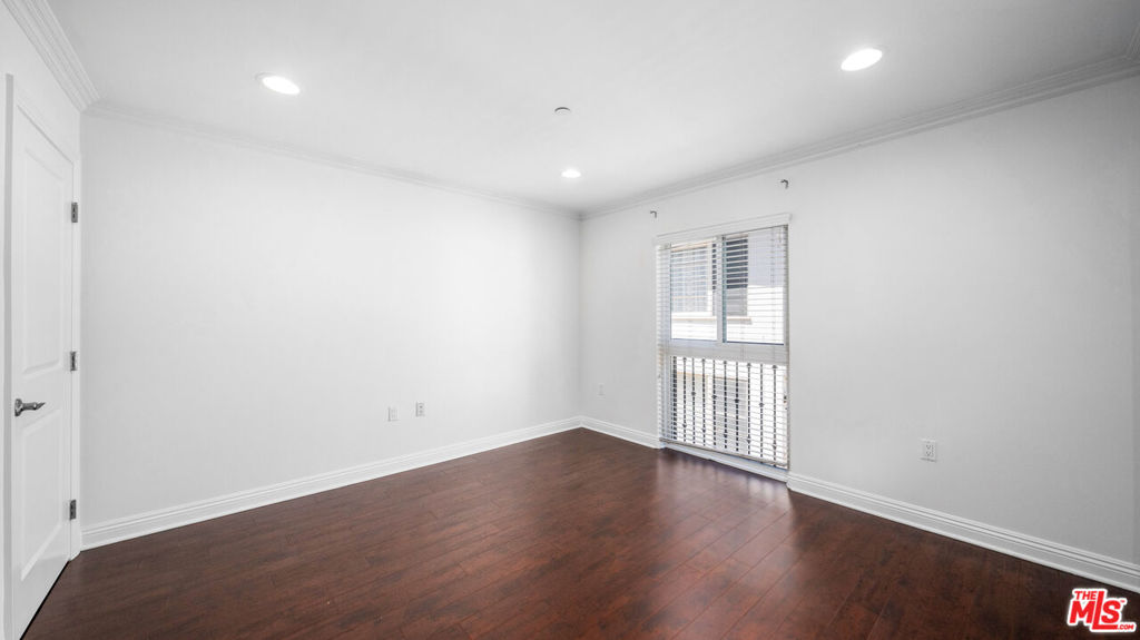 1529 S Beverly Drive 4 Property Photo 15