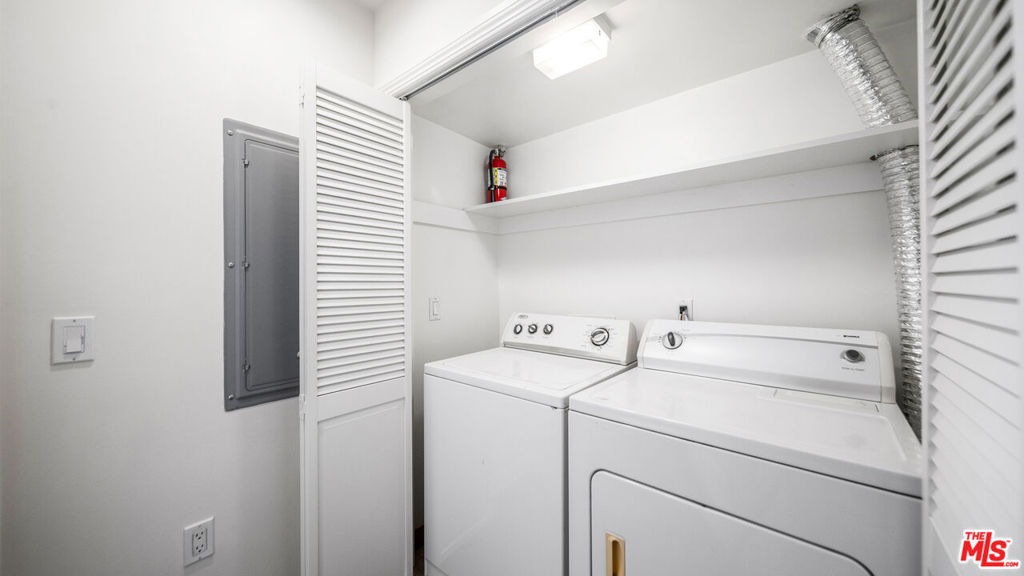 1529 S Beverly Drive 4 Property Photo 24