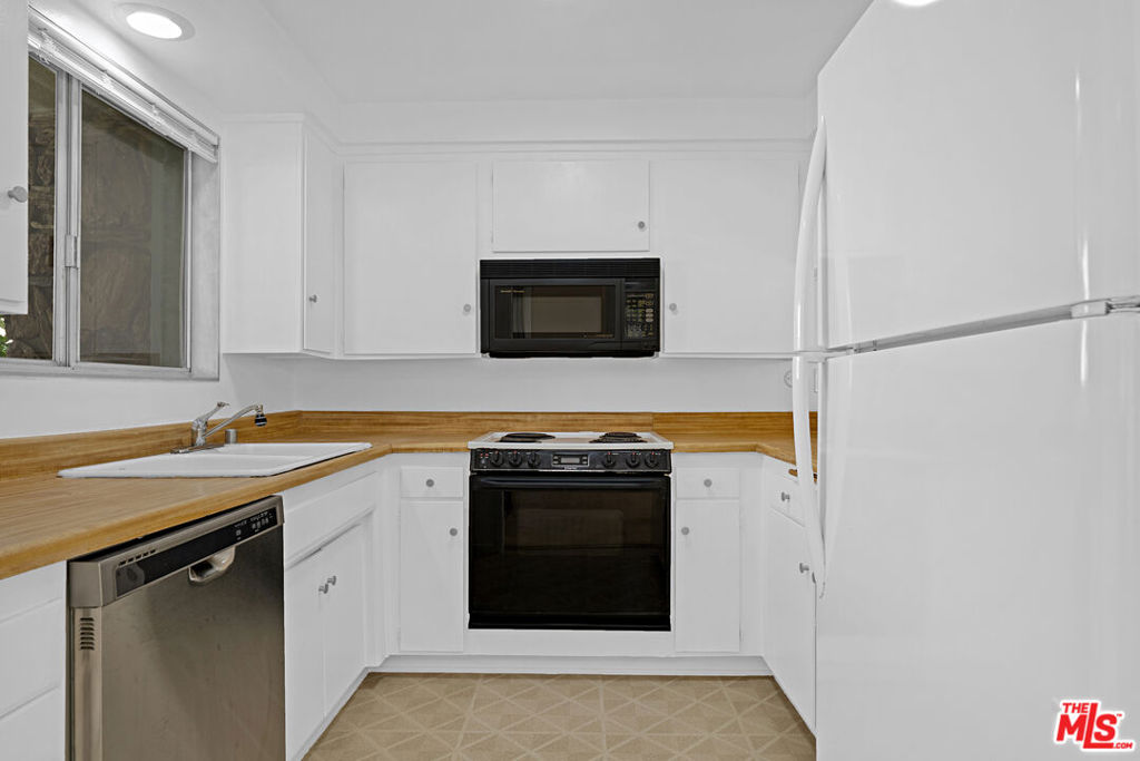 22929 Nadine Circle A Property Photo 68