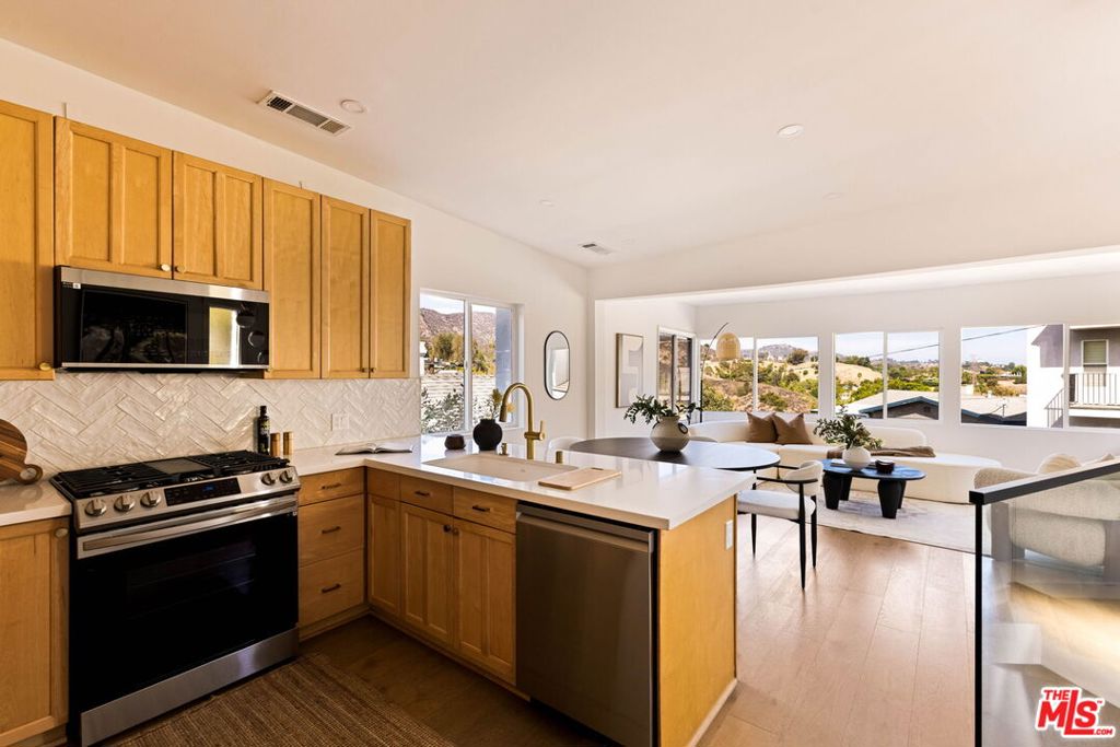 6837 Cahuenga Park Trail Property Photo 9