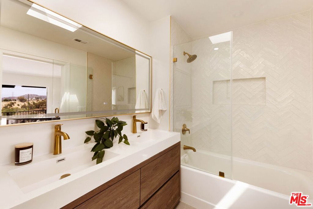 6837 Cahuenga Park Trail Property Photo 16