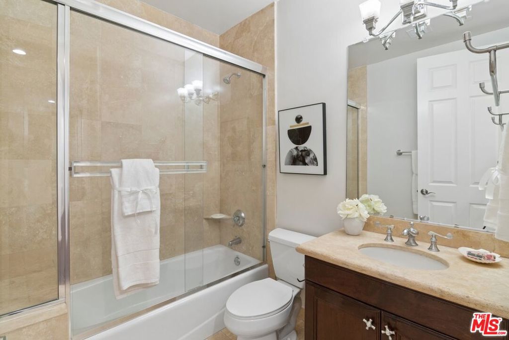 143 N Arnaz Drive 102 Property Photo 15