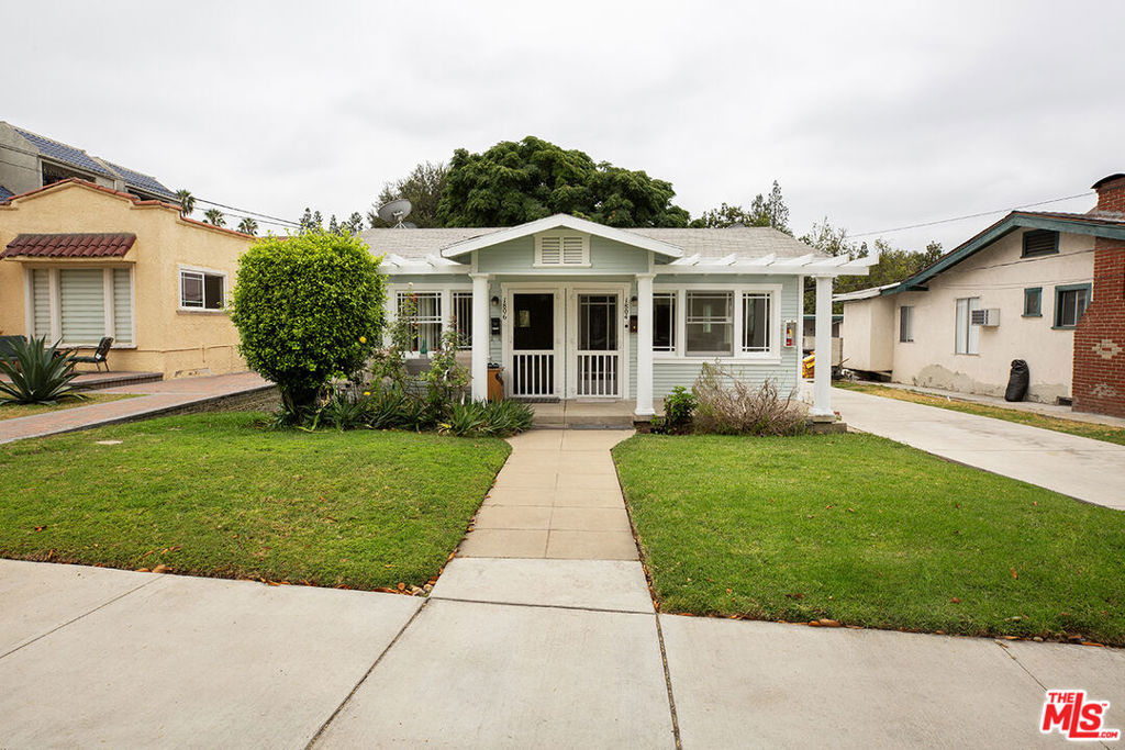 1804 E Glenoaks Boulevard Property Photo 1