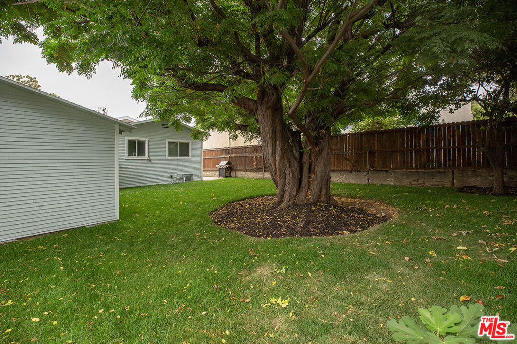 1804 E Glenoaks Boulevard Property Photo 5