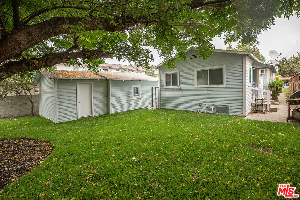 1804 E Glenoaks Boulevard Property Photo 6