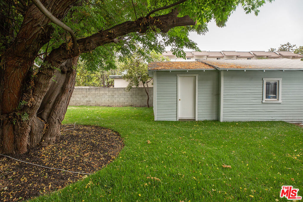 1804 E Glenoaks Boulevard Property Photo 7