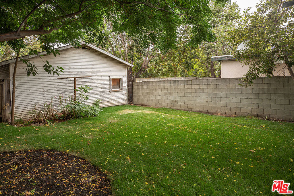 1804 E Glenoaks Boulevard Property Photo 8