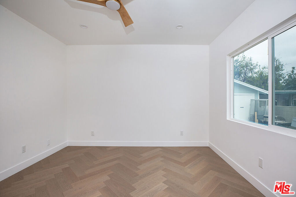 1804 E Glenoaks Boulevard Property Photo 19