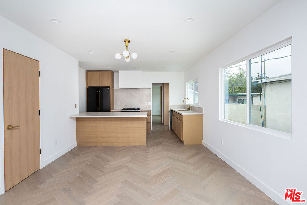 1804 E Glenoaks Boulevard Property Photo 20