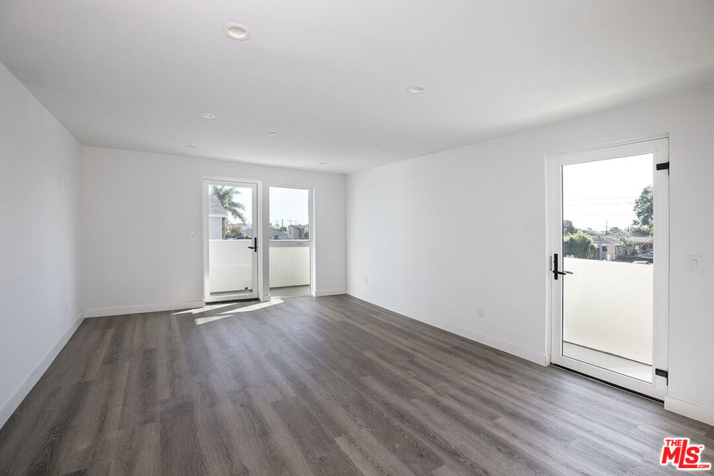 1434 W 9th Street Property Photo 5