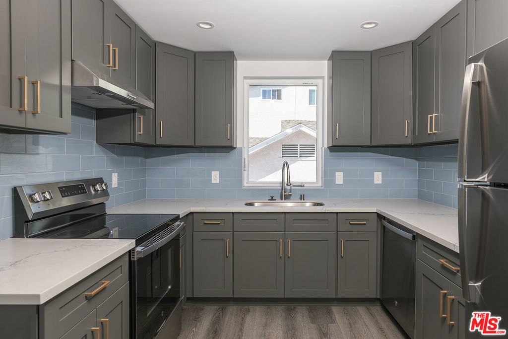 1434 W 9th Street Property Photo 6