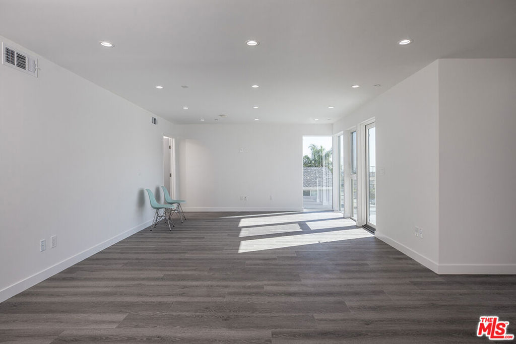 1434 W 9th Street Property Photo 8