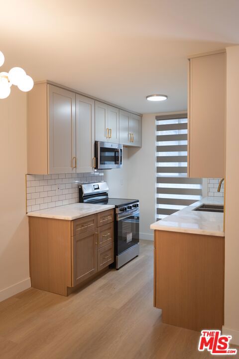 860 S Kingsley Drive 306 Property Photo 2
