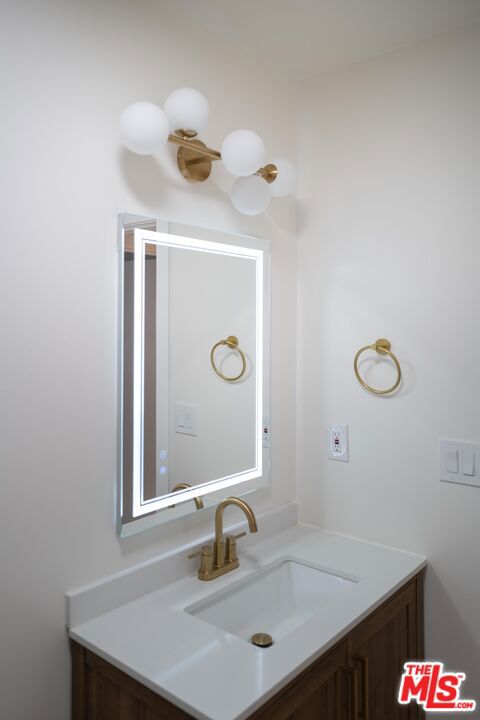 860 S Kingsley Drive 306 Property Photo 7